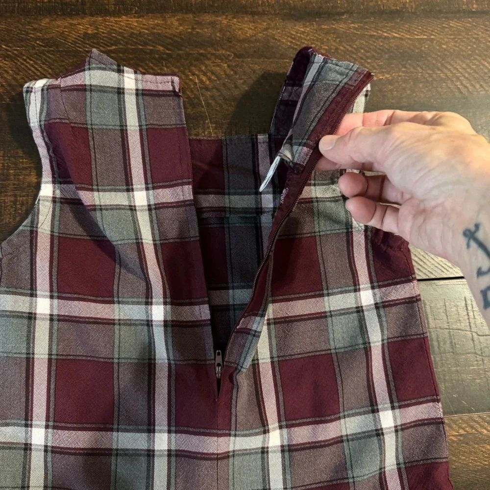 True Grits Plaid Pleated School Uniform Jumper Burgundy Grey Size 6 Classic Prep